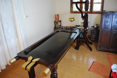 Massage_table